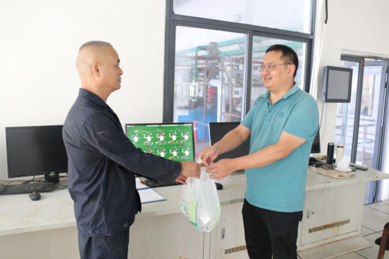 汇锦水务公司工会开展送清凉慰问活动